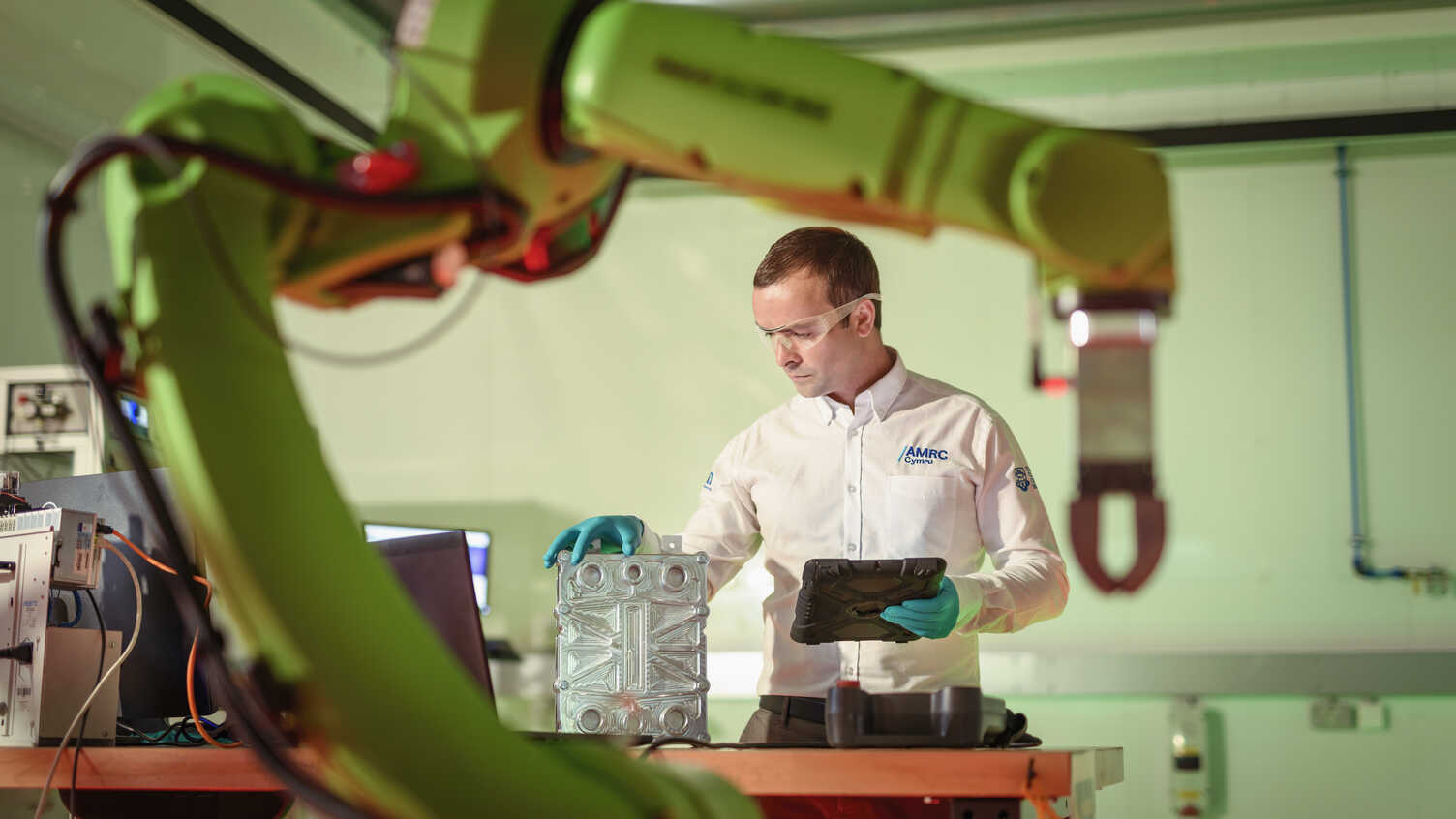 University of Sheffield leads the UK in engineering research income and investment - {credit}